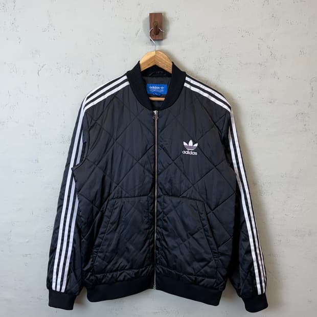 아디다스 삼선 퀼팅 봄버 자켓 블랙