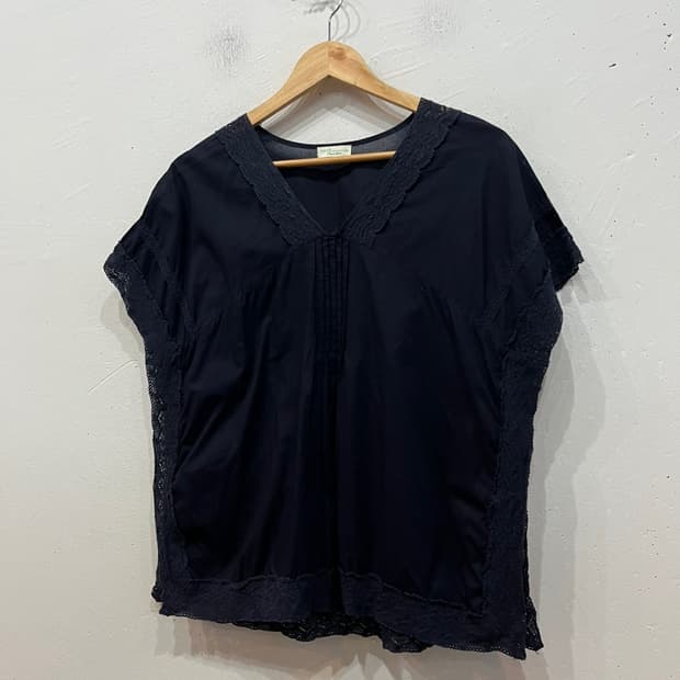 어스뮤직 JPN 네추럴라벨 블라우스 네이비 