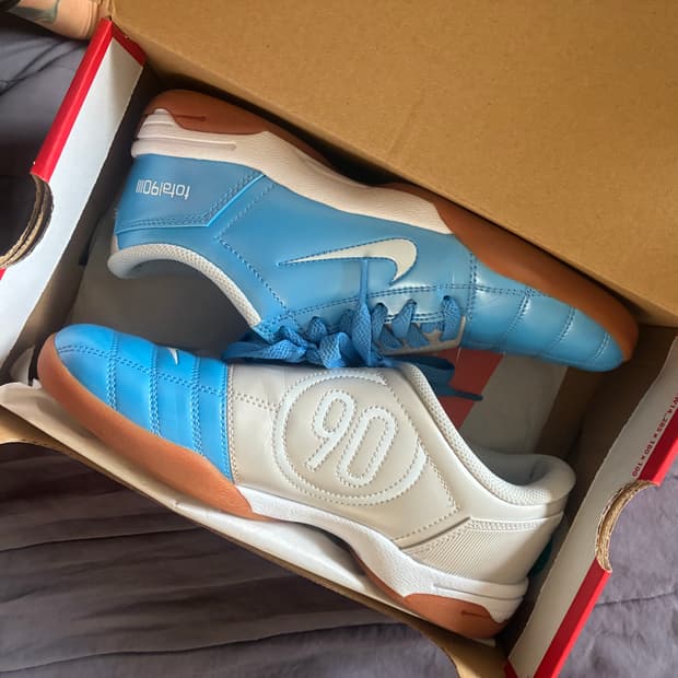 나이키 토탈 90 3 유니버시티 블루 바스트 그레이