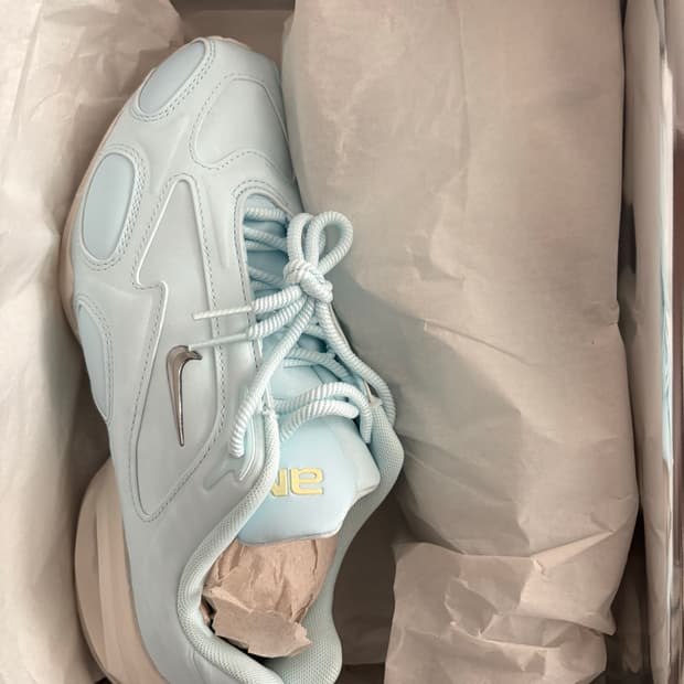 나이키 에어맥스 뮤즈 245 새상품 (글레이셔 블루 앤 페일 아이보리)