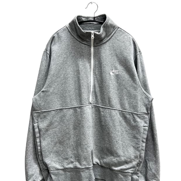 (XXL) 나이키 NSW 클럽 브러쉬드 백 하프 집 그레이