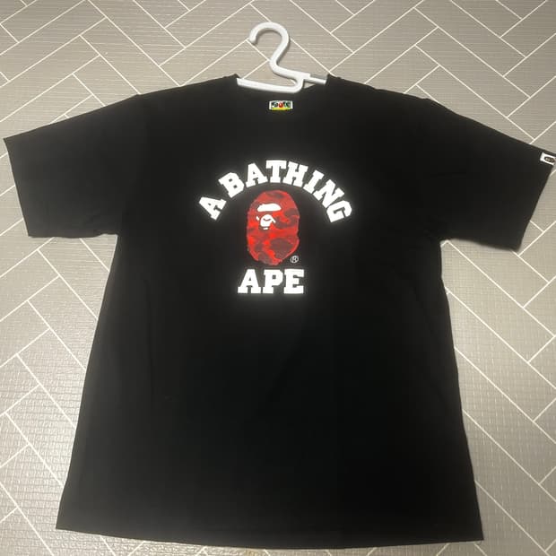 베이프 레드 카모 반팔 