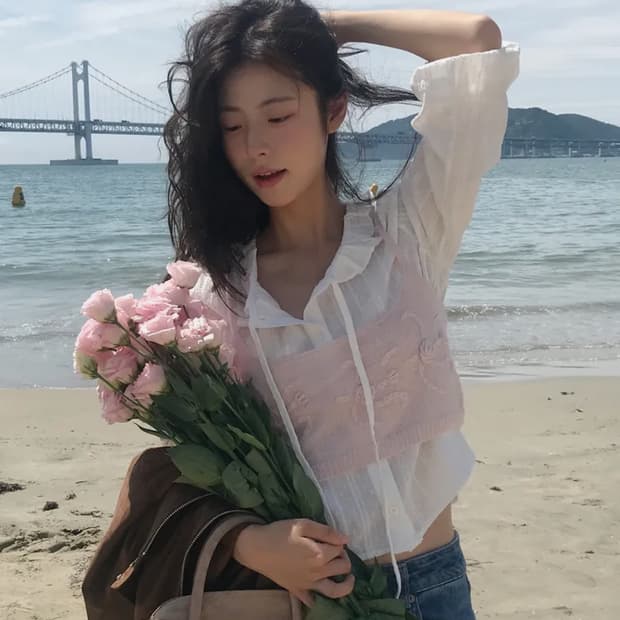 [정가8.8만원/신예은착용] 레터프롬문 클레어 리본 블라우스