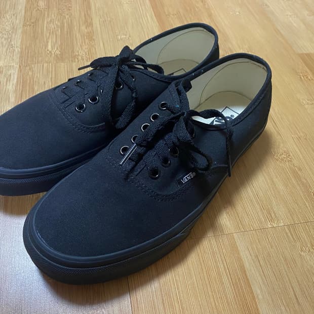 [VANS] 반스 어센틱 올블랙 스니커즈 255사이즈