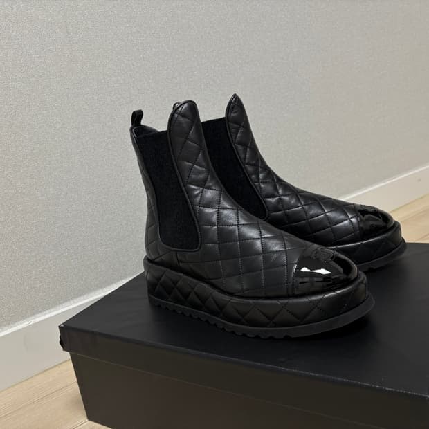 샤넬 램스킨 플랫폼 퀄팅 레더 앵클부츠 37