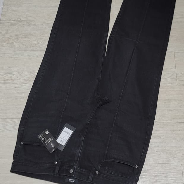 무신사스탠다드 핀턱 레귤러핏 데님팬츠 40 새제품