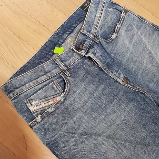 32 / 디젤 / 디파이닝 /스티치워싱 테이퍼드진/토411-03