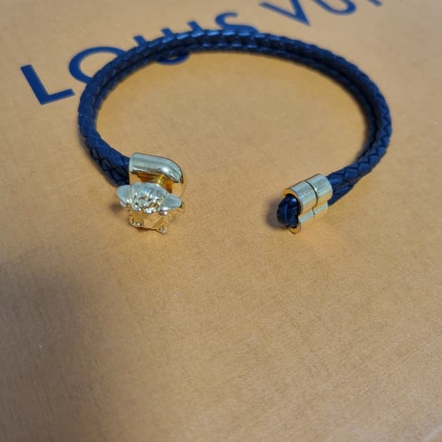 베르사체 메두사 금장 가죽 팔찌