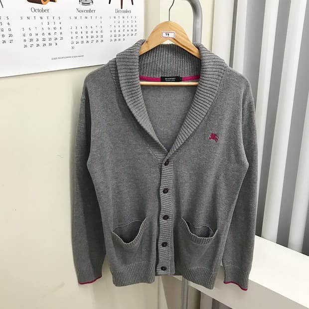 버버리 로고 그레이 배색 가디건