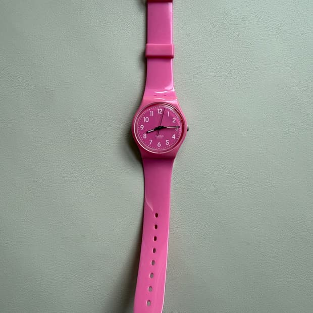 스와치 MGP128 핑크 시계