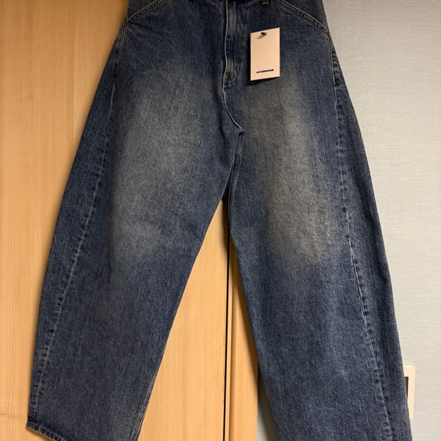 해칭룸 와이드 커브 진 (워시드 블루, 2사이즈)