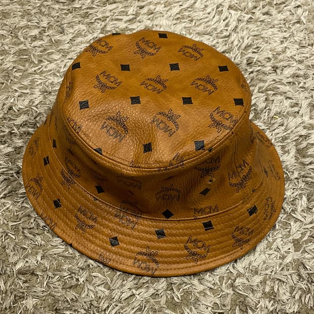 MCM 로고 버킷햇 브라운