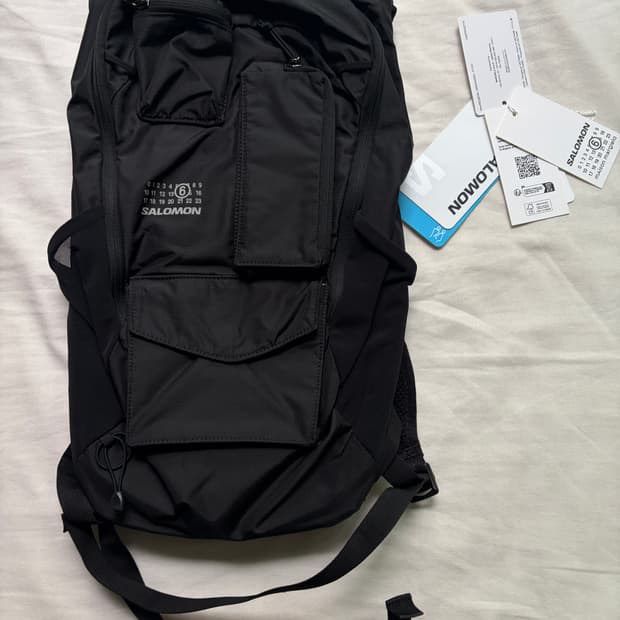 살로몬 x MM6 메종 마르지엘라 데이팩 20 블랙 Salomon