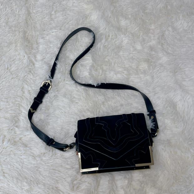 자라 벨벳 크로스백