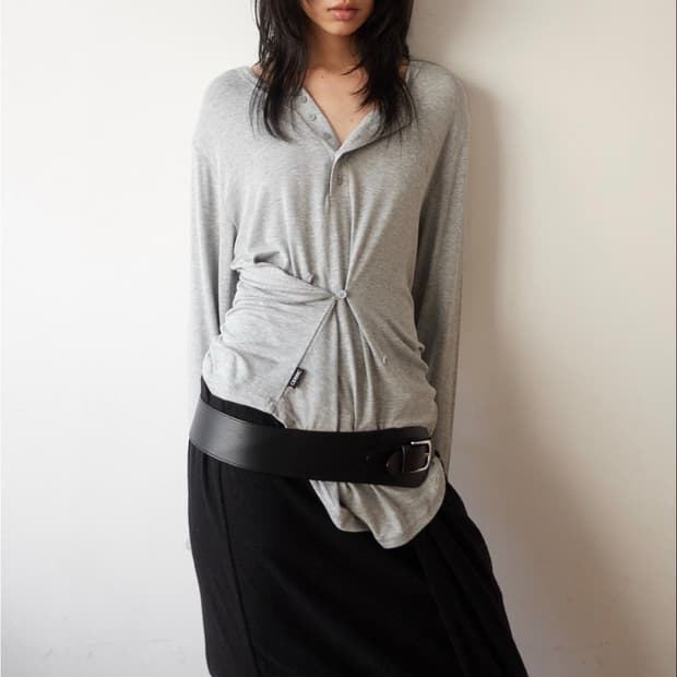 Cerric 세릭 Button Henley Neck Top _ Gray