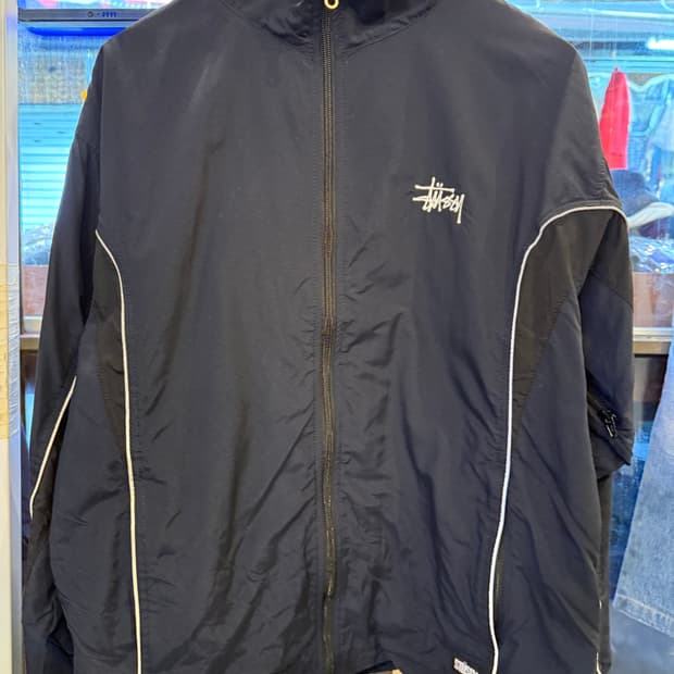 스투시 기어 블랙 바람막이