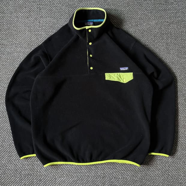 파타고니아 신칠라 블랙 네온 플리스 스냅티 (105-110)