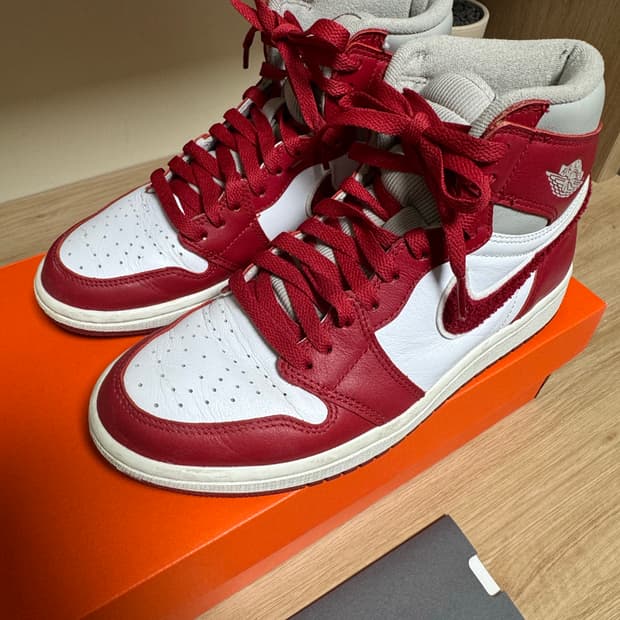 나이키 조던 1 레트로 하이 OG 바시티 레드 245 거의 새재품