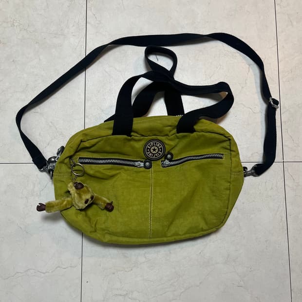 키플링 네온그린 크로스백