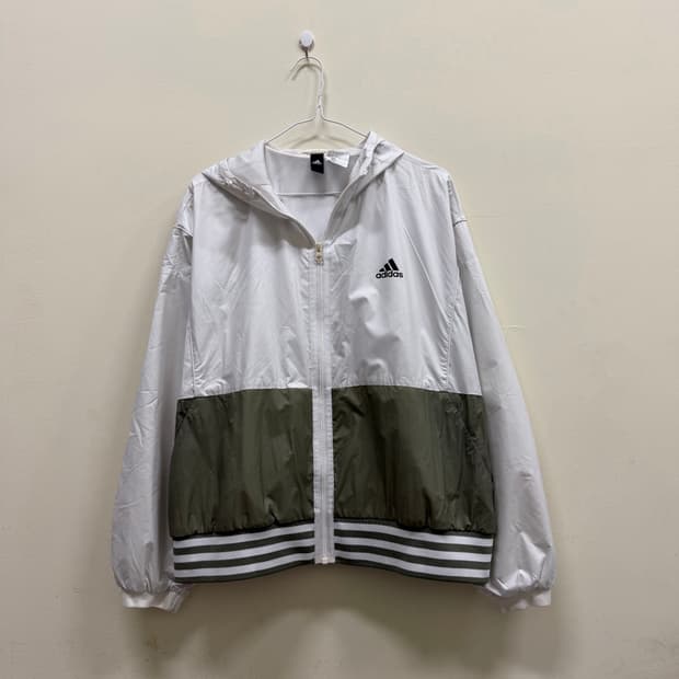 아디다스 카키 화이트 바람막이
