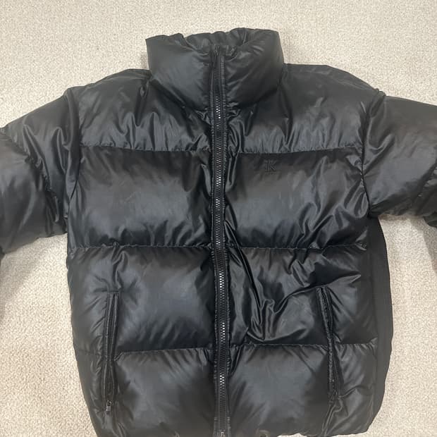 CK 캘빈클라인 유광 패딩 팝니다(정가30)