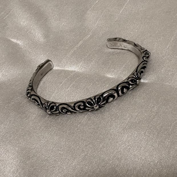 Chrome details bangle