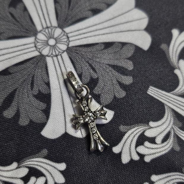 크롬하츠 베이비팻 실버 파베 다이아 