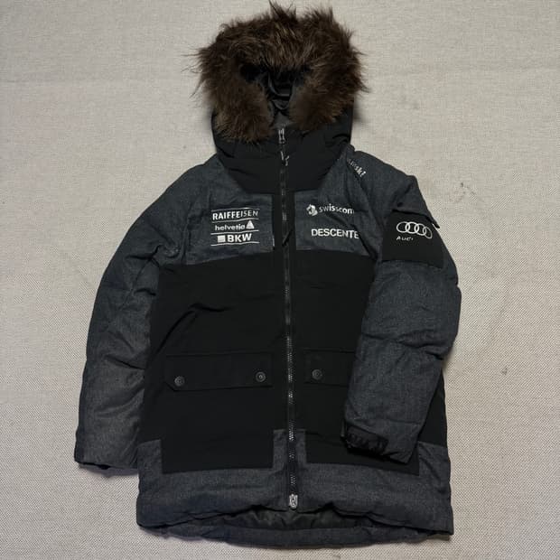 데상트 아우디 패딩 파카