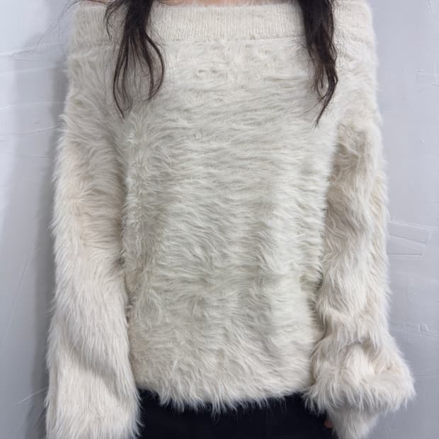 offshoulder fur knit