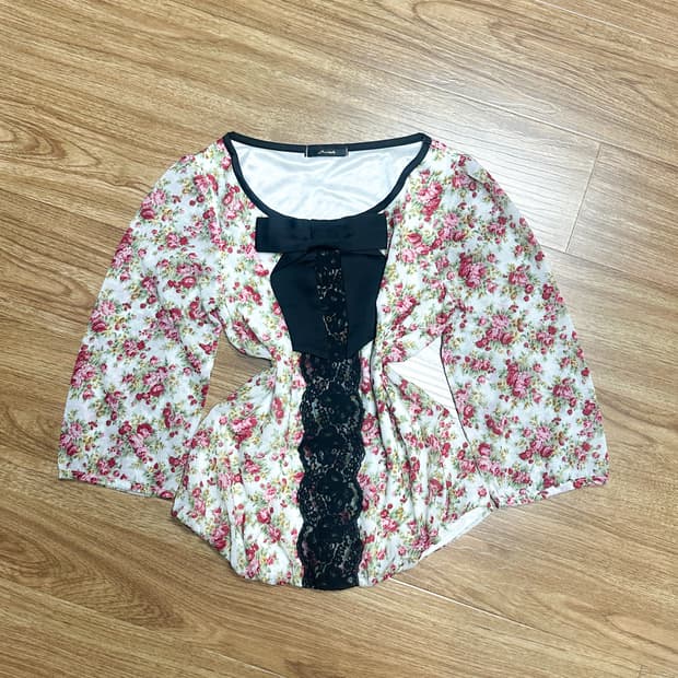 빈티지 블랙 리본 플라워 티셔츠 히메갸루 로걀 라떼 히메카지 리즈리사깔