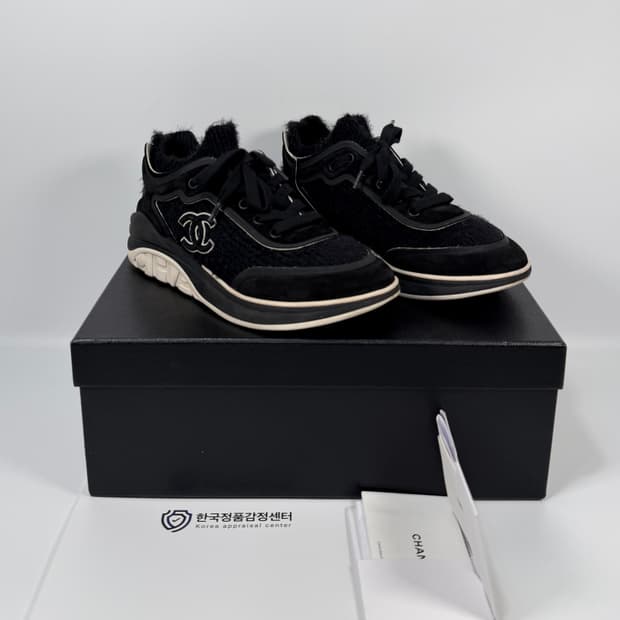 샤넬 CC 로고 패브릭 스웨이드 스니커즈 (245)