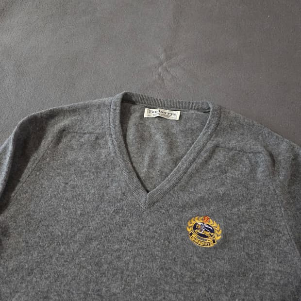 버버리 빈티지 크레스트로고 브이넥 램스울 니트 M