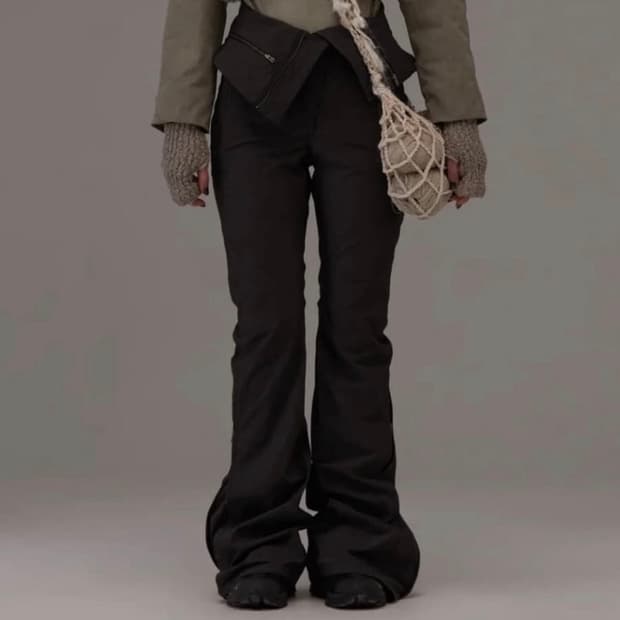 Hyeinseo High-Waist Pants