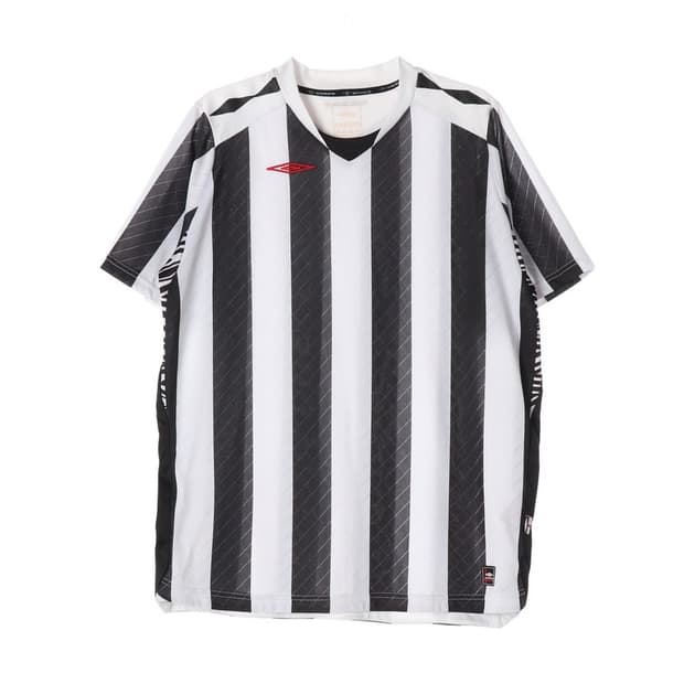 엄브로 흑백 스트라이프 V넥 반팔 L