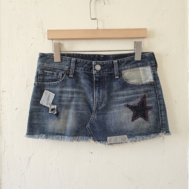 리바이스 패치 데님 미니 스커트 W25