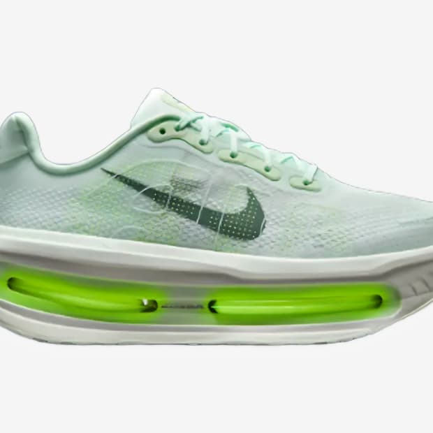 나이키 보메로 프리미엄 베얼리 그린 285