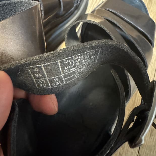 닥터마틴 샌들 