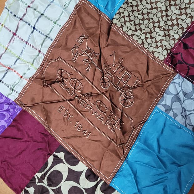 정품 코치 패치워크 실크 스카프