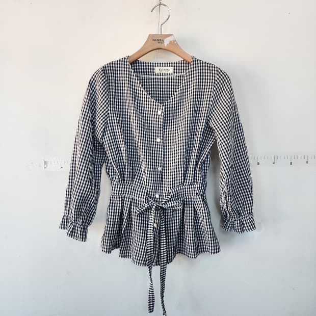 깅엄체크 허리끈 블라우스