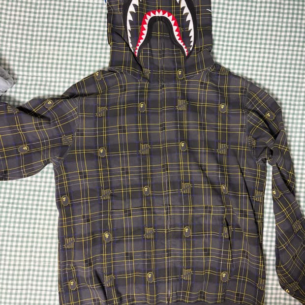 베이프 X 언디핏 콜라보 체크샤크후드