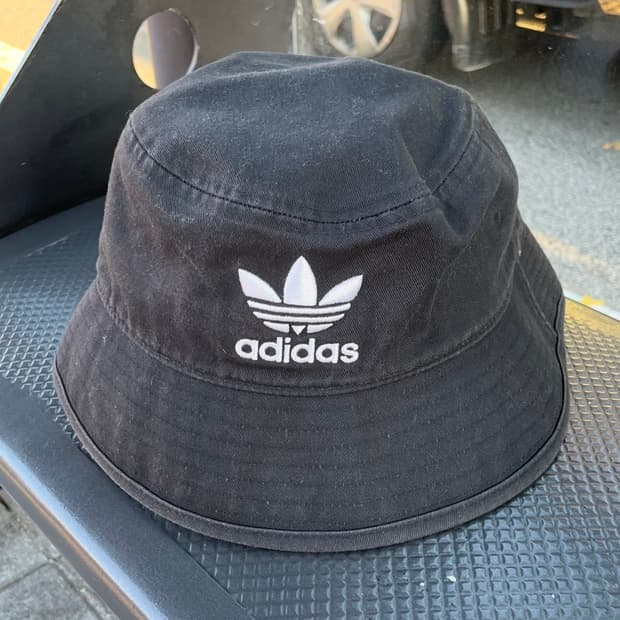 아디다스 버킷햇