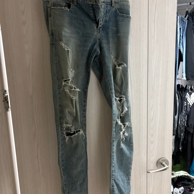 생로랑 무파진 28