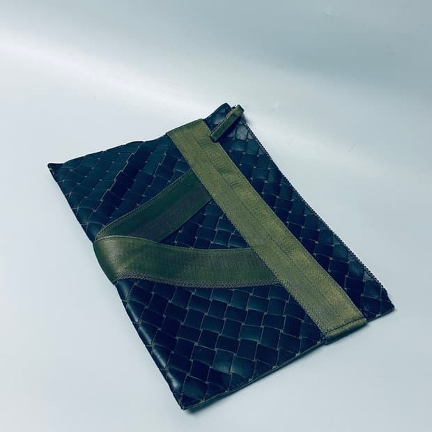 보테가 베네타(Bottega Veneta) 인트레치아토 레더 클러치백