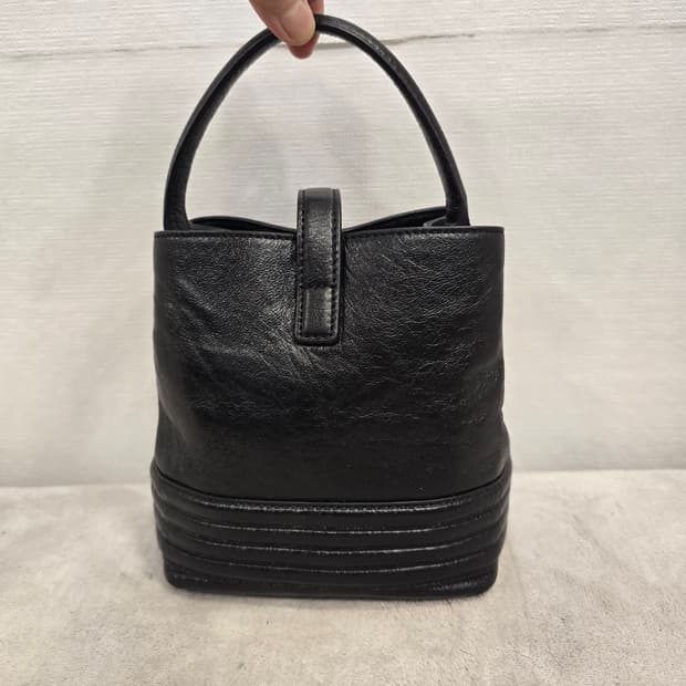 거의새거) 루즈앤라운지 보티첼리 미니 블랙 가죽 버킷백
