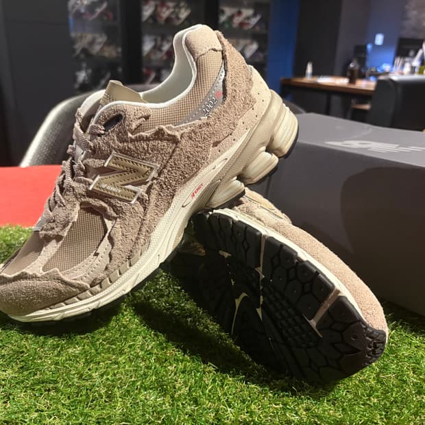 [새상품/275]뉴발란스 2002 35%이상할인판매