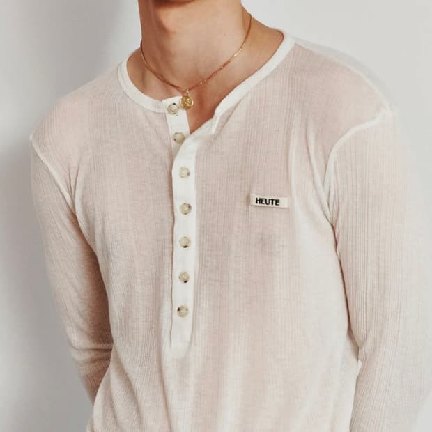 FITTED RIB HENLEY NECK T-SHIRT (CREAM)
