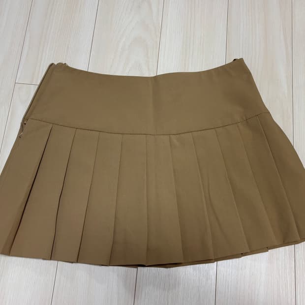 ZARA 카키 플리츠 미니스커트