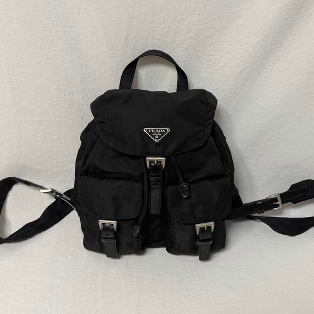 정품 프라다 포코노 나일론 투포켓 블랙 백팩 스몰