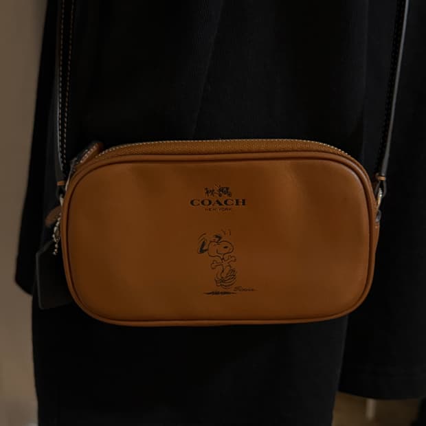 코치 미니 크로스백 x 스누피 콜라보 