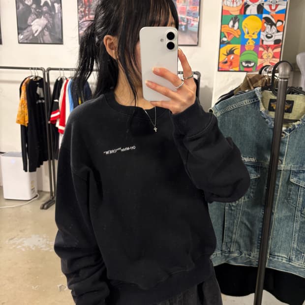 오프화이트 맨투맨 